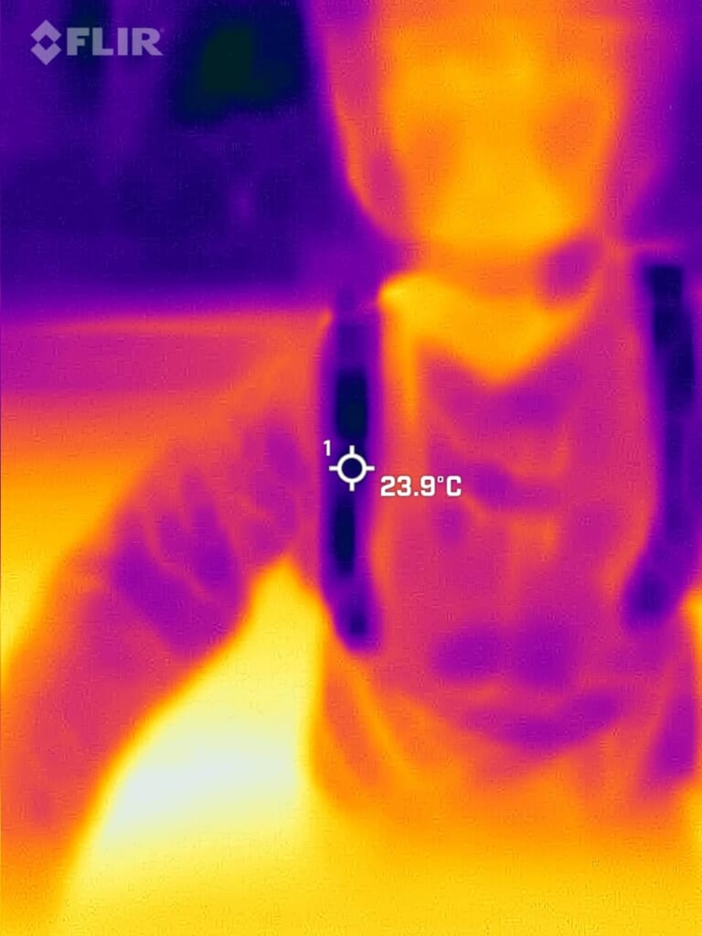 ワークマン アイスマン水冷服|【ワークマンで暑さ対策】上半身を冷水が駆け巡る”アイスマン水冷服”どれくらい冷える? サーモグラフィー検証