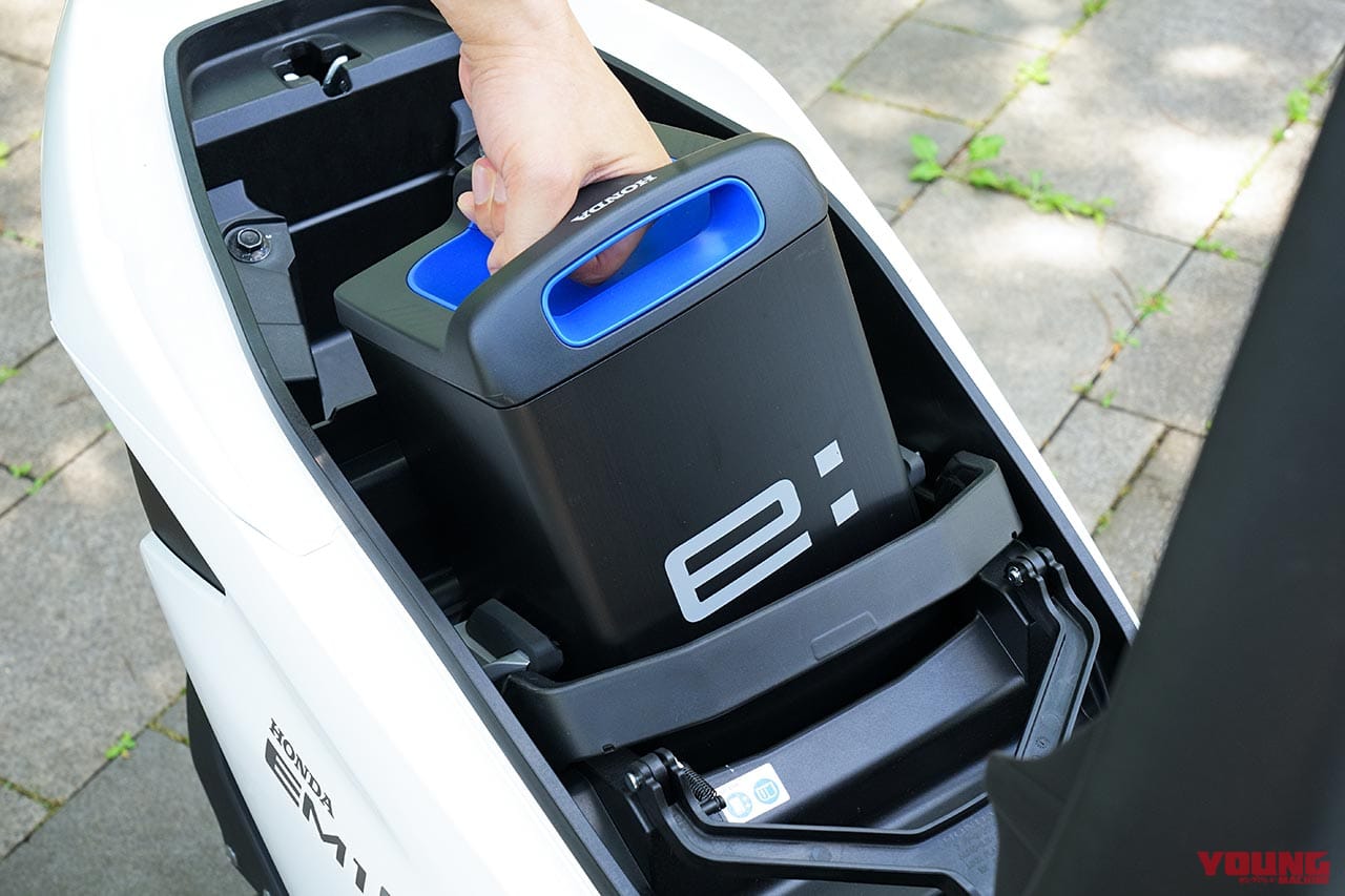 ホンダEM1e:|バッテリー|ホンダの電動バイク「EM1 e:」を公道で乗り回してみた! バッテリーはどれくらい持つ?【イーコン/STDモード切替でぜんぜん違う!】