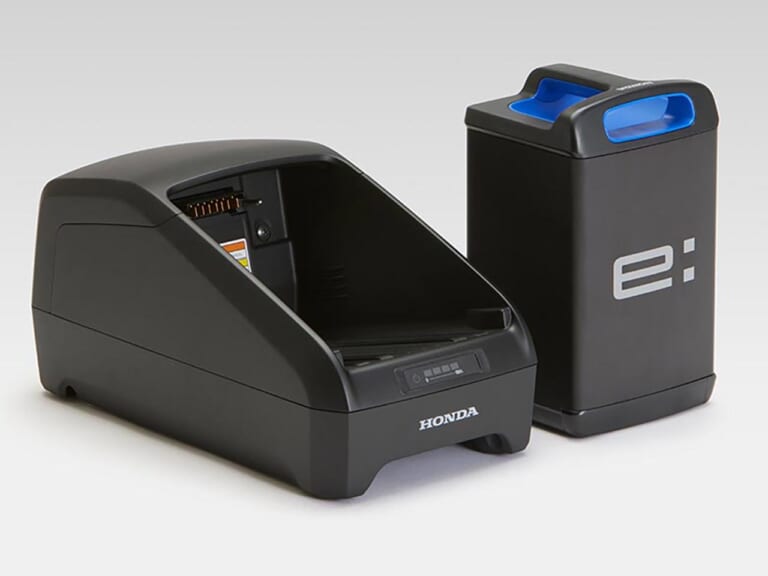 ホンダEM1e:|バッテリー|ホンダの電動バイク「EM1 e:」を公道で乗り回してみた! バッテリーはどれくらい持つ?【イーコン/STDモード切替でぜんぜん違う!】