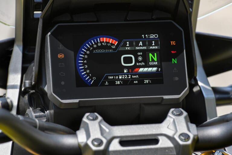 スズキVストローム1050DE|メーター|スズキVストローム1050DE試乗インプレッション【怪鳥復活! 林道もイケる】