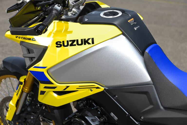 スズキVストローム1050DE|燃料タンク|スズキVストローム1050DE試乗インプレッション【怪鳥復活! 林道もイケる】