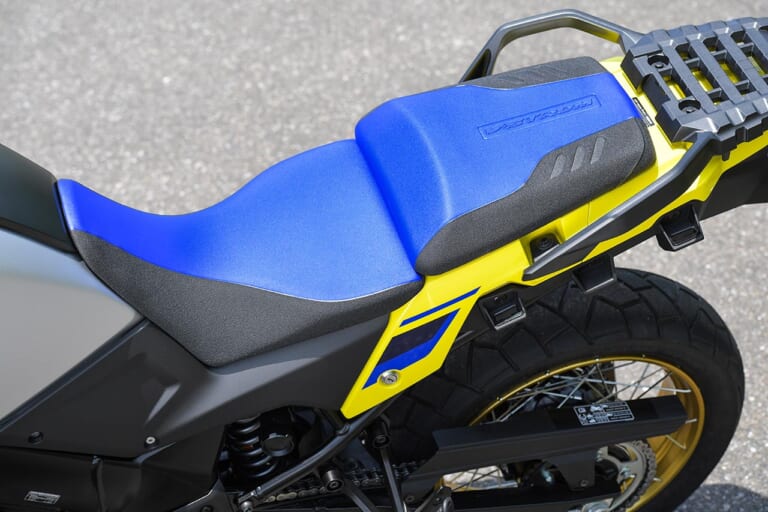 スズキVストローム1050DE|シート|スズキVストローム1050DE試乗インプレッション【怪鳥復活! 林道もイケる】