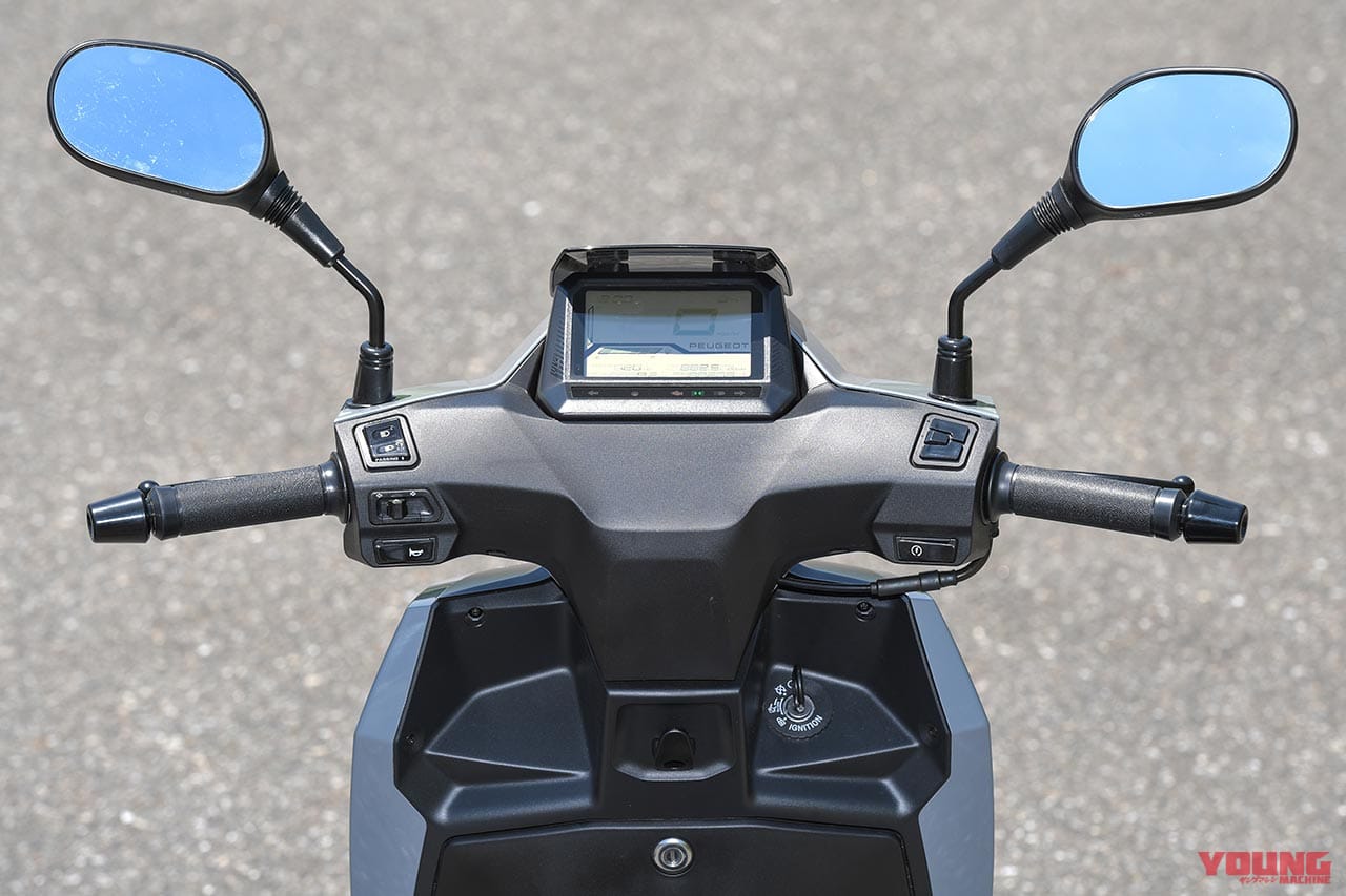 プジョー ツイート125GT|コックピット|欧州の実用原付二種スクーター! プジョー ツイート125GT試乗インプレッション【段差をいなす華麗な大径車】