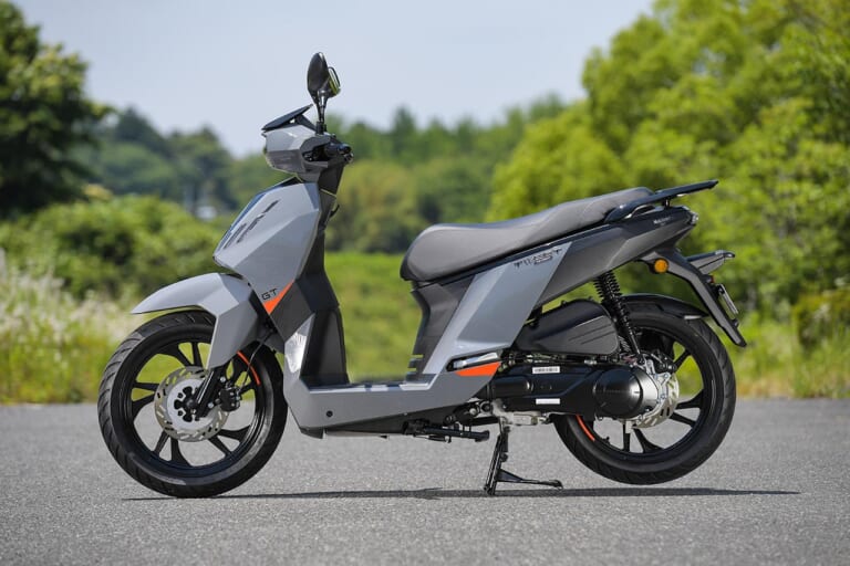 プジョー ツイート125GT|欧州の実用原付二種スクーター! プジョー ツイート125GT試乗インプレッション【段差をいなす華麗な大径車】