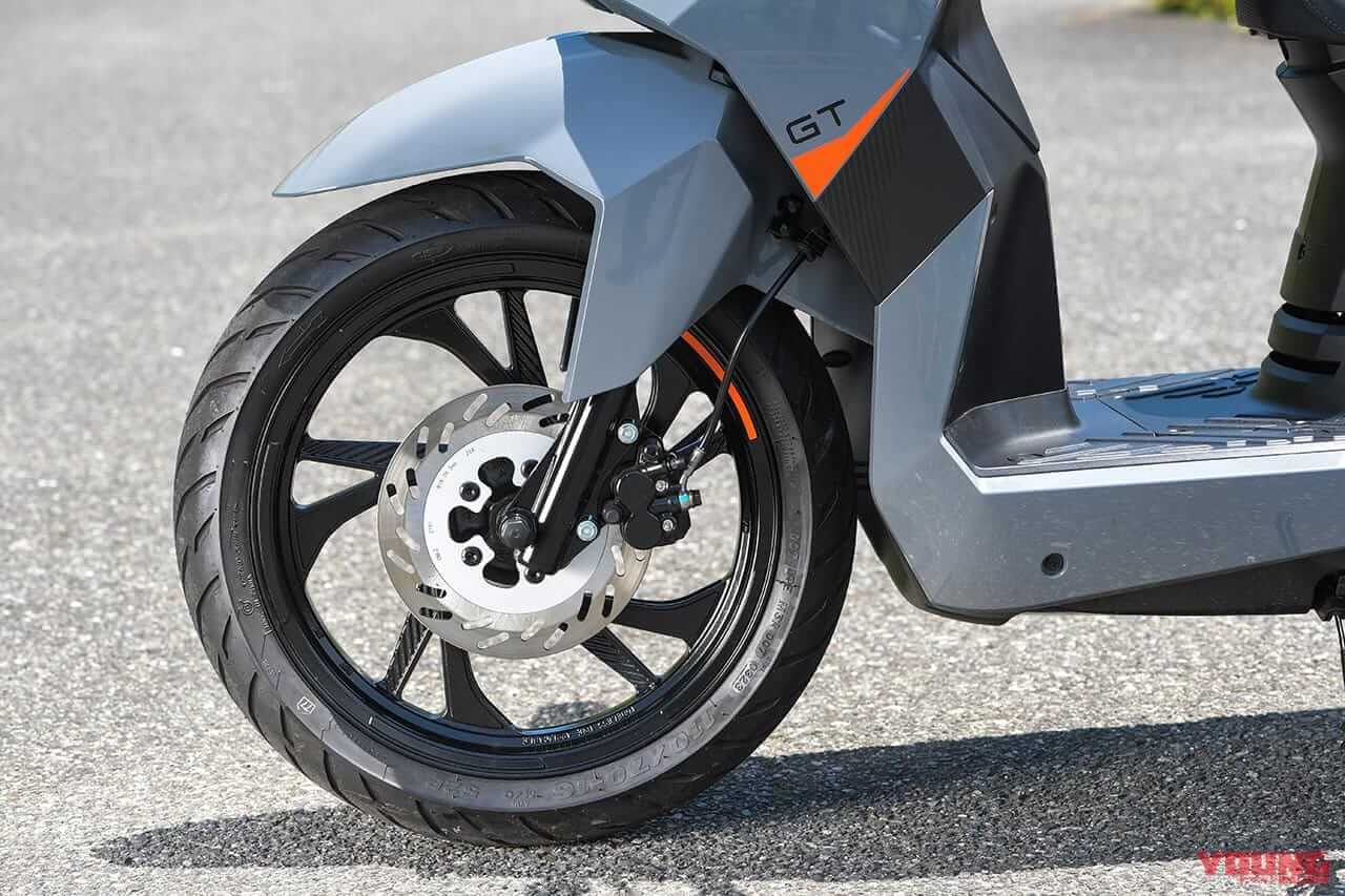 プジョー ツイート125GT|足まわり|欧州の実用原付二種スクーター! プジョー ツイート125GT試乗インプレッション【段差をいなす華麗な大径車】