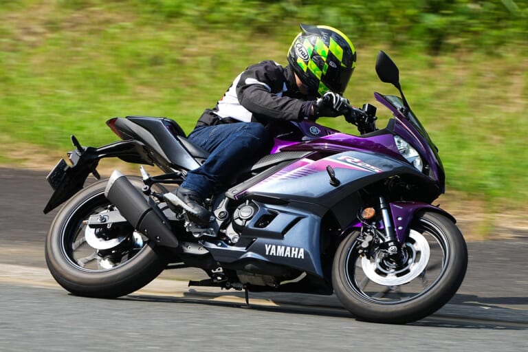 ヤマハ|YZF-R25|【2025年1月版】250ccバイク 国内メーカーおすすめ23選! 軽二輪は車検不要だけが魅力じゃない!