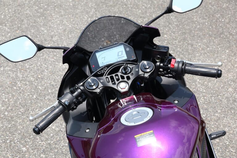 ヤマハYZF-R25ABS|フロントまわり|ヤマハ新型YZF-R25 試乗インプレッション【これぞ真のオールマイティ車だ!!】