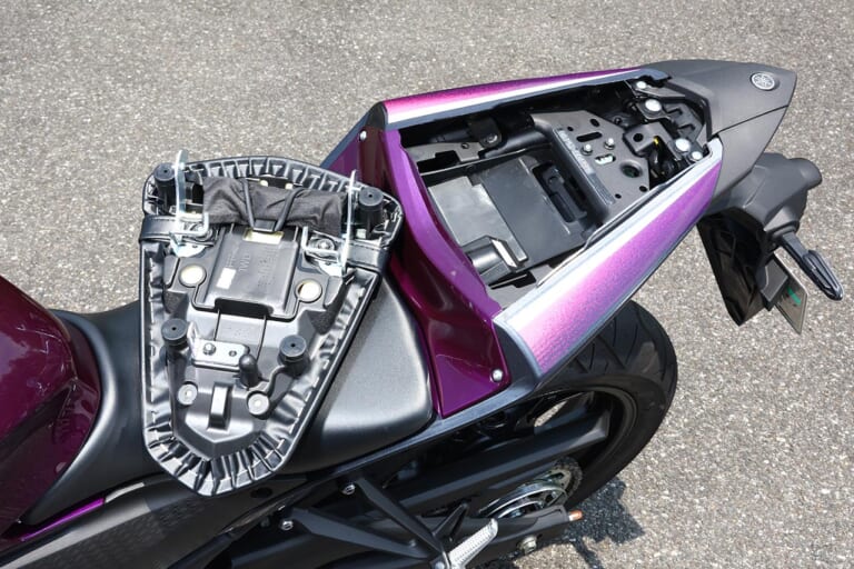 ヤマハYZF-R25ABS|シート下|ヤマハ新型YZF-R25 試乗インプレッション【これぞ真のオールマイティ車だ!!】