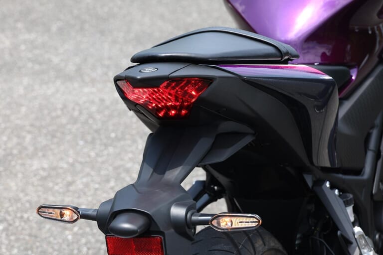 ヤマハYZF-R25ABS|リヤまわり|ヤマハ新型YZF-R25 試乗インプレッション【これぞ真のオールマイティ車だ!!】