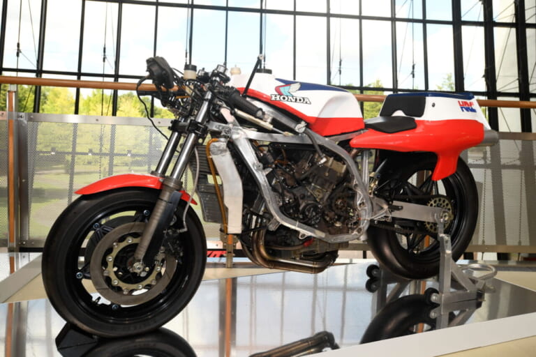 1982 NR500(NR4) 木山賢悟|前代未聞の楕円ピストンから2ストロークへ! NR→NS→NSRへと進化した、1979~1984年のGP500レーサー|二輪世界グランプリ Garage Collection