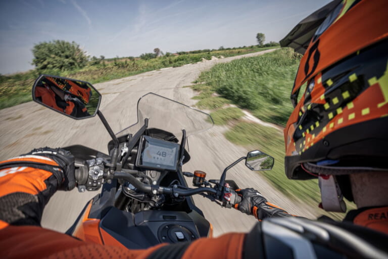 KTM|890アドベンチャー|バイクを『オンロード』から『アドベンチャー』に乗り換えて感じること6選!