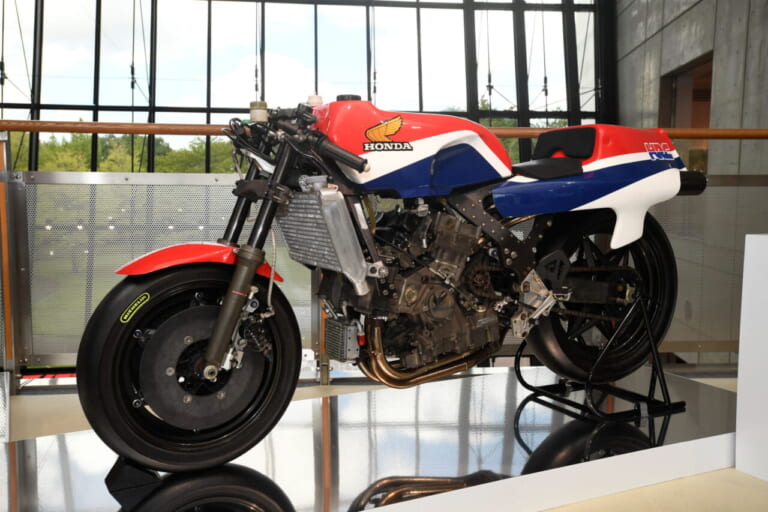 1983 NR500|前代未聞の楕円ピストンから2ストロークへ! NR→NS→NSRへと進化した、1979~1984年のGP500レーサー|二輪世界グランプリ Garage Collection