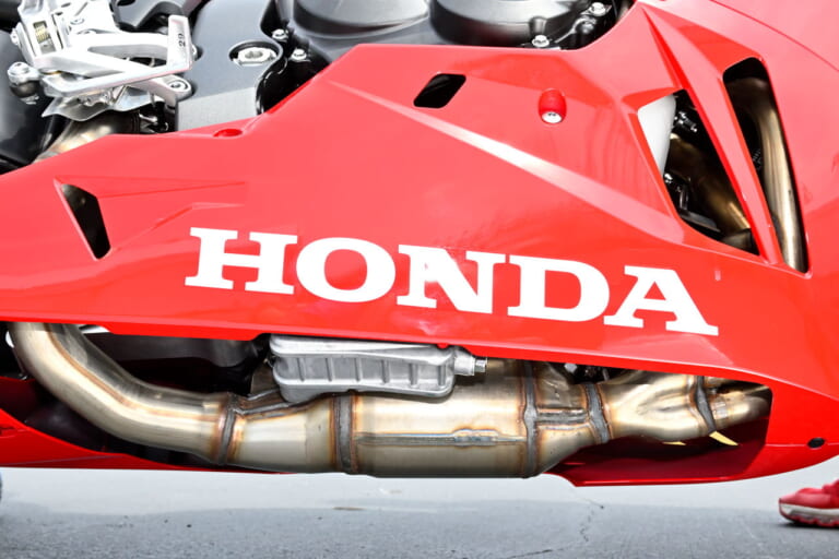 ホンダ|CBR600RR|2024年モデル|最新中古相場もわかる! 人気バイク歴代モデル図鑑:ホンダCBR600RR【クイックシフター標準装備の2024年モデル】