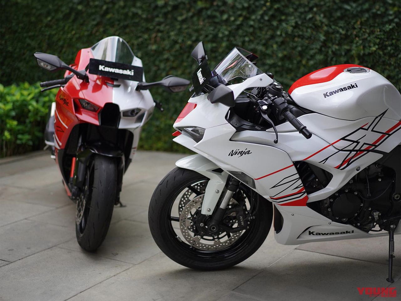 |カワサキ「ニンジャZX-10R」と「ニンジャZX-6R」がスペシャルカラーで独立記念日にパレードラン!【インドネシア】