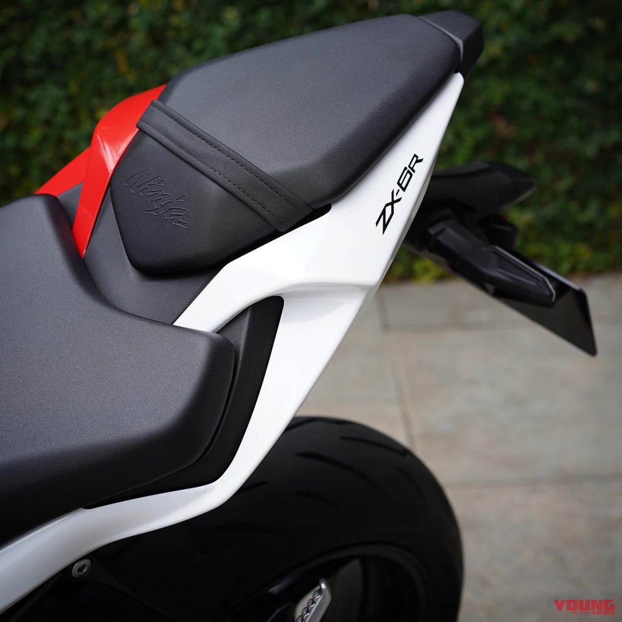 |カワサキ「ニンジャZX-10R」と「ニンジャZX-6R」がスペシャルカラーで独立記念日にパレードラン!【インドネシア】