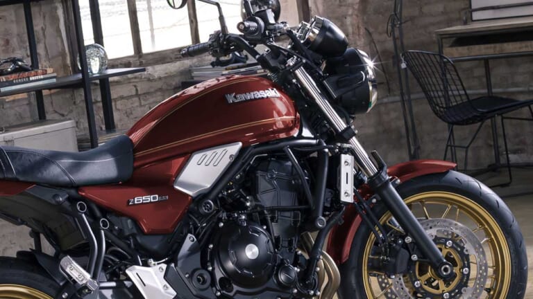 カワサキ「Z650RS」2024年ニューカラーは赤!! Z900RSと共通のカラーのブラック×グレーもあるぞ!【欧州】