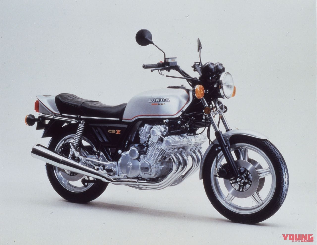 写真] wym2309-064-09-honda-cbx │ 衝撃の楕円ピストンにロータリー