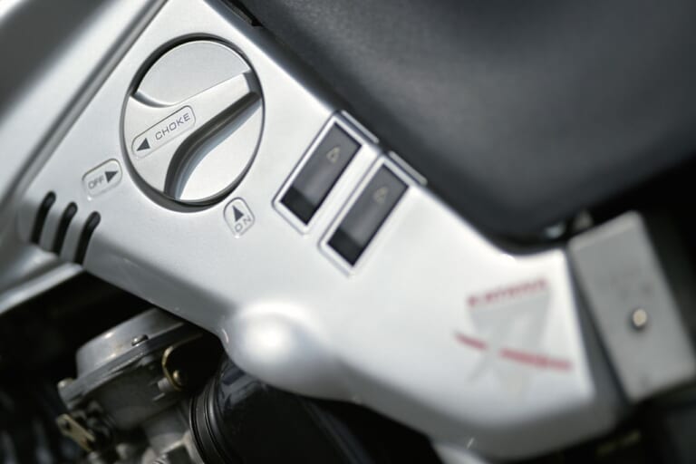 SUZUKI GSX1100S KATANA|一度見たら忘れないかも 厳選?! 個性派バイクアルバム【斬新なカタチ編】