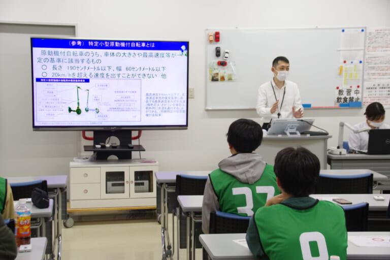 高校生の自動二輪車等の交通安全講習|【埼玉県】高校生の交通安全講習 ’23年は電動キックボードも題材に