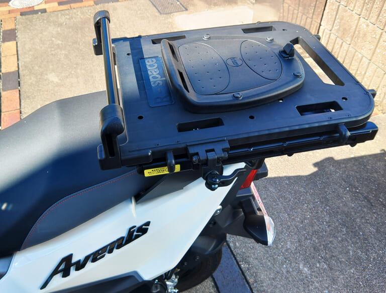 アヴェニスカスタム キャリア装着完了|愛車を便利にカスタム!【スズキ・アヴェニス125モニターレポート:その4】