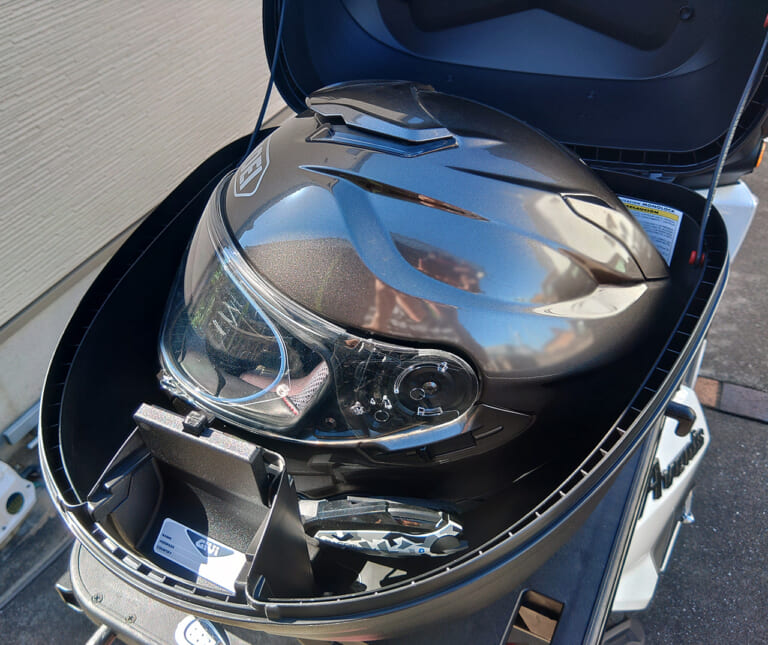 アヴェニスカスタム GIVI 収納|愛車を便利にカスタム!【スズキ・アヴェニス125モニターレポート:その4】