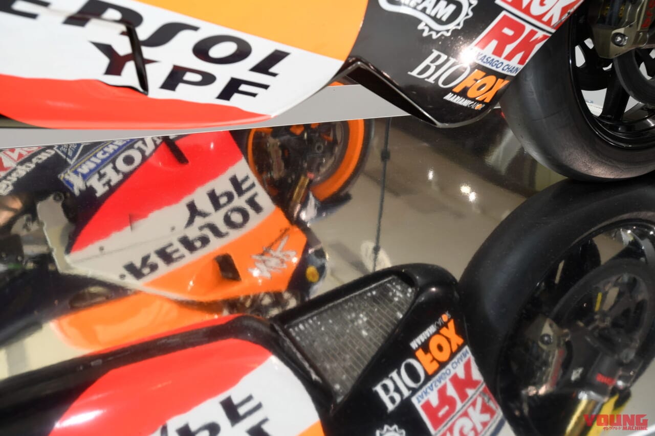 2001 NV4B バレンティーノ・ロッシ|18年で10回の王座を獲得した、ホンダ「NSR500」の変遷 “二輪世界グランプリ Garage Collection”