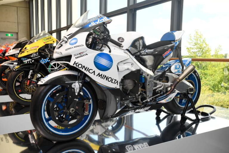 2005 RC211V(NV5D)玉田 誠|異端のエルフ、最後の2ストVツイン、最初のMotoGPレーサーに昂ぶる‼ “二輪世界グランプリ Garage Collection”