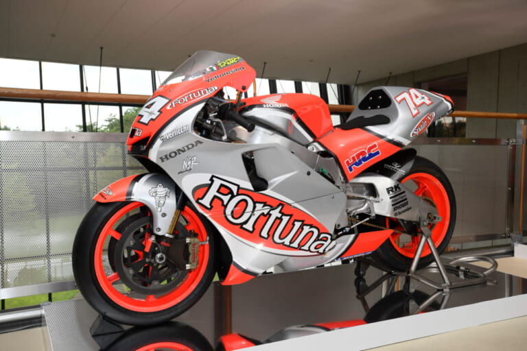 2002 NV4C 加藤大治郎|18年で10回の王座を獲得した、ホンダ「NSR500」の変遷 “二輪世界グランプリ Garage Collection”