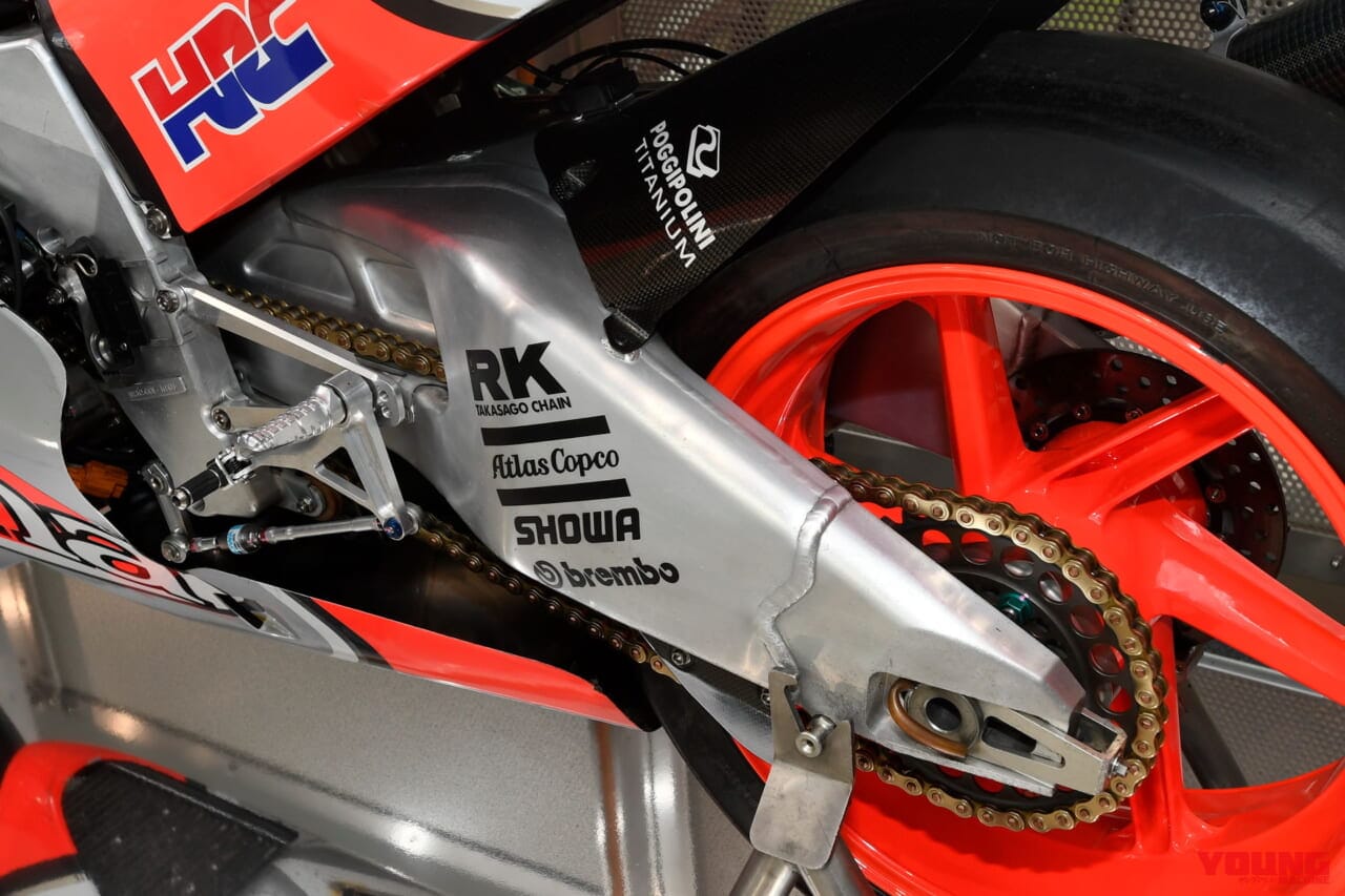 2002 NV4C 加藤大治郎|18年で10回の王座を獲得した、ホンダ「NSR500」の変遷 “二輪世界グランプリ Garage Collection”