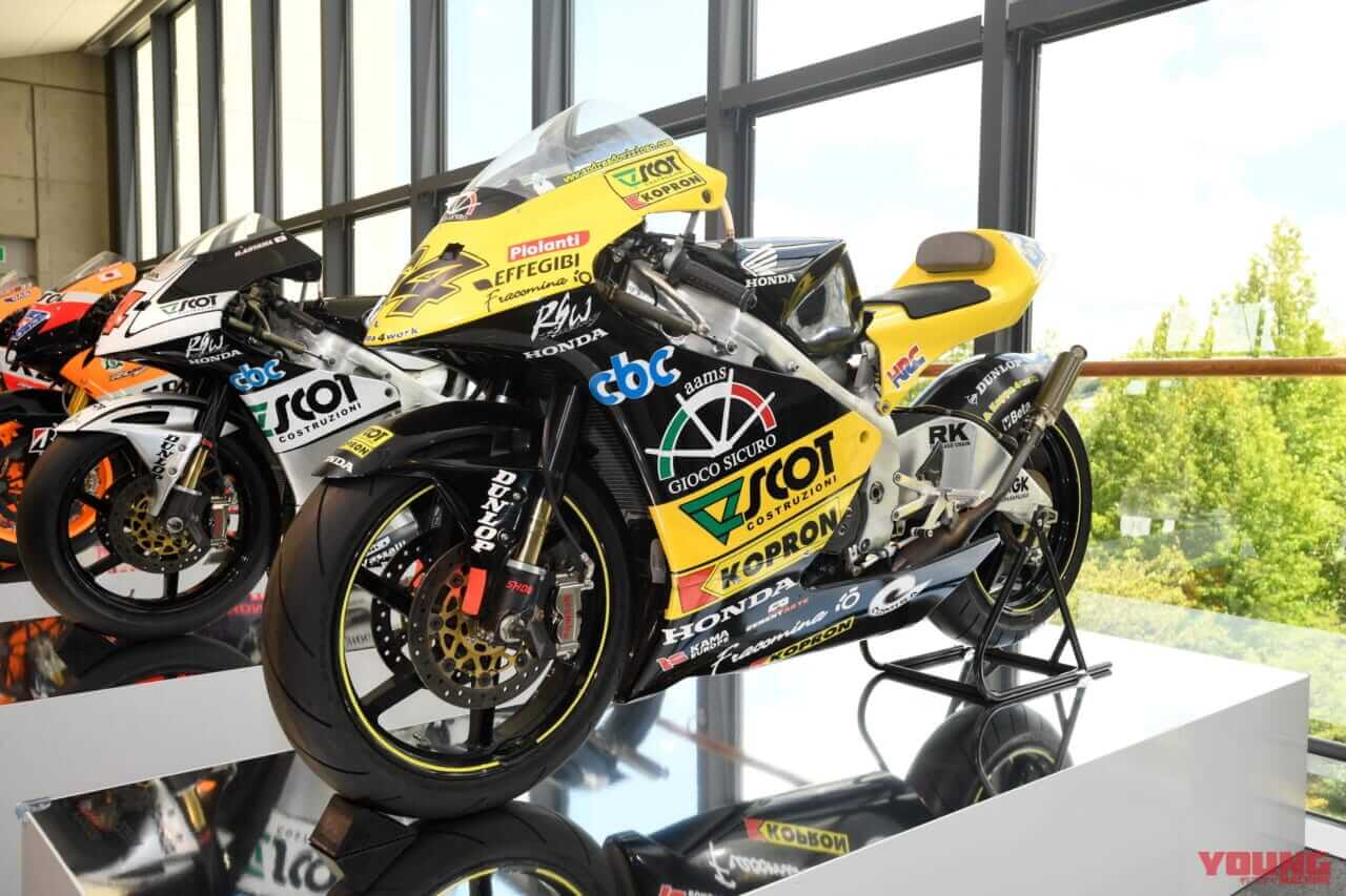 2007 RS250RW(NJBJ) アンドレア・ドビツィオーゾ|異端のエルフ、最後の2ストVツイン、最初のMotoGPレーサーに昂ぶる‼ “二輪世界グランプリ Garage Collection”