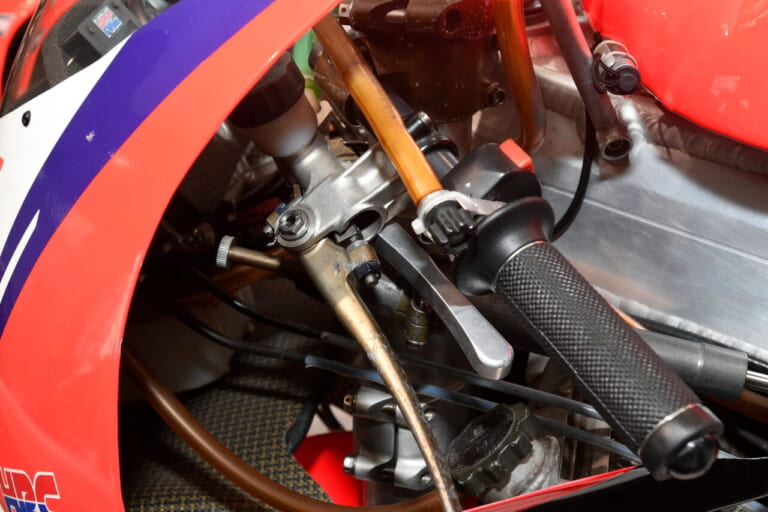1994 NV0S ミック・ドゥーハン|18年で10回の王座を獲得した、ホンダ「NSR500」の変遷 “二輪世界グランプリ Garage Collection”