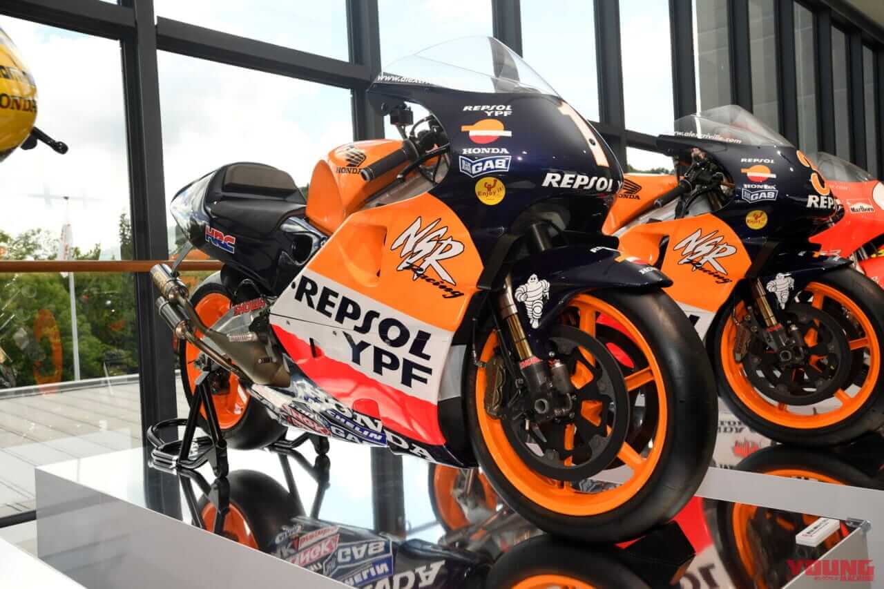 2000 NV0Z アレックス・クリビーレ|18年で10回の王座を獲得した、ホンダ「NSR500」の変遷 “二輪世界グランプリ Garage Collection”