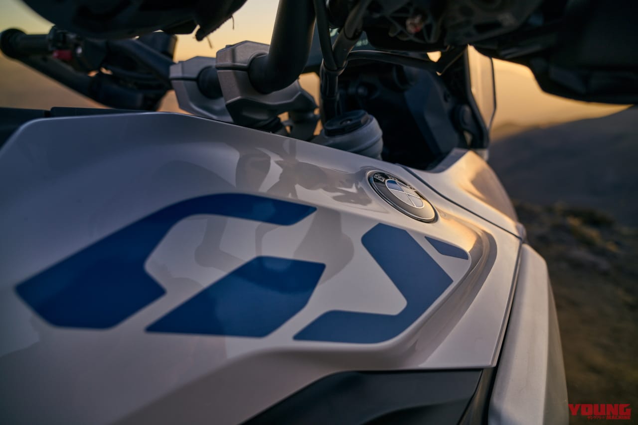 |BMW新型「R1300GS」登場! 145psの完全新作エンジンと12kgの軽量化、自動車高調整や追従クルコンを新装備