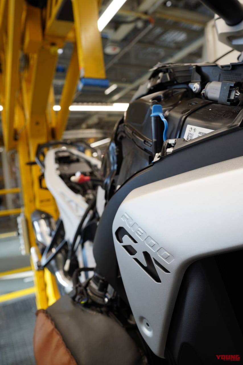 |BMW新型「R1300GS」登場! 145psの完全新作エンジンと12kgの軽量化、自動車高調整や追従クルコンを新装備