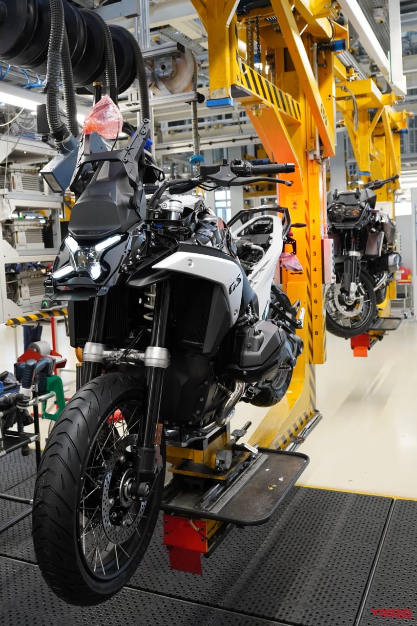 |BMW新型「R1300GS」は284万3000円から! 145psの新作エンジンと12kgの軽量化、自動車高調整や追従クルコン新装備で受注開始