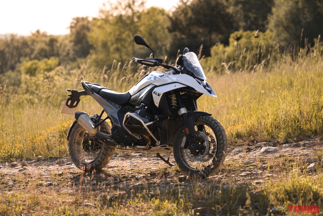 |BMW新型「R1300GS」は284万3000円から! 145psの新作エンジンと12kgの軽量化、自動車高調整や追従クルコン新装備で受注開始