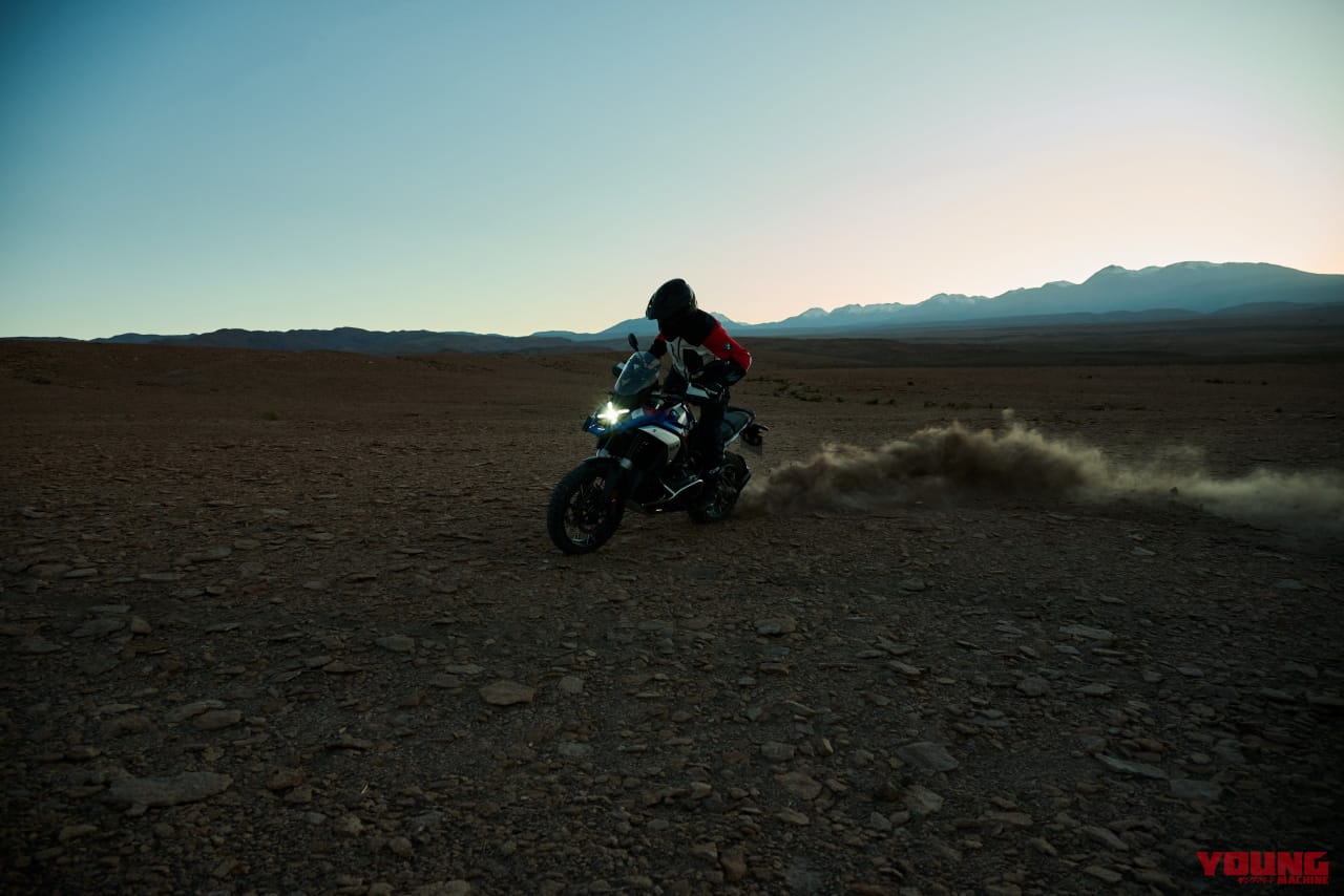 |BMW新型「R1300GS」登場! 145psの完全新作エンジンと12kgの軽量化、自動車高調整や追従クルコンを新装備