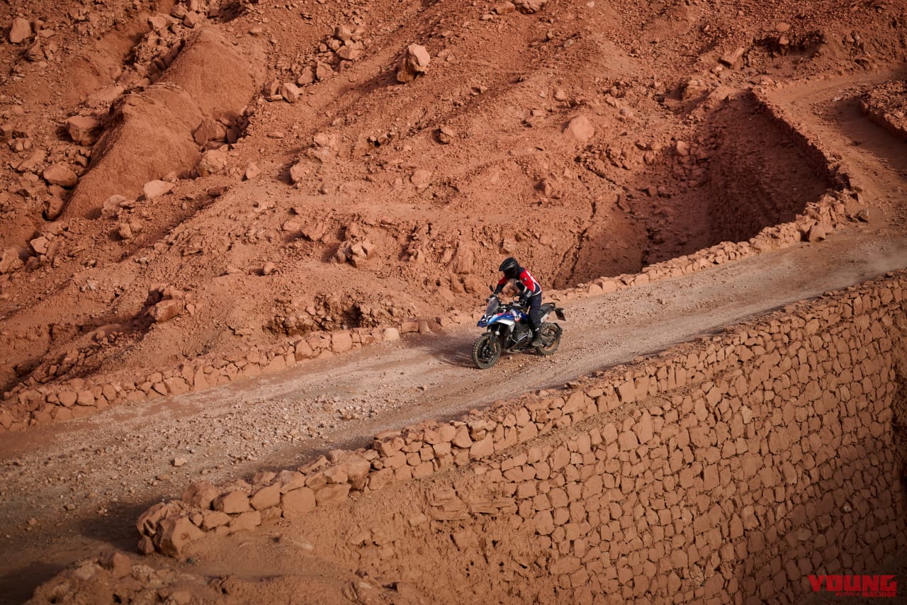 |BMW新型「R1300GS」は284万3000円から! 145psの新作エンジンと12kgの軽量化、自動車高調整や追従クルコン新装備で受注開始