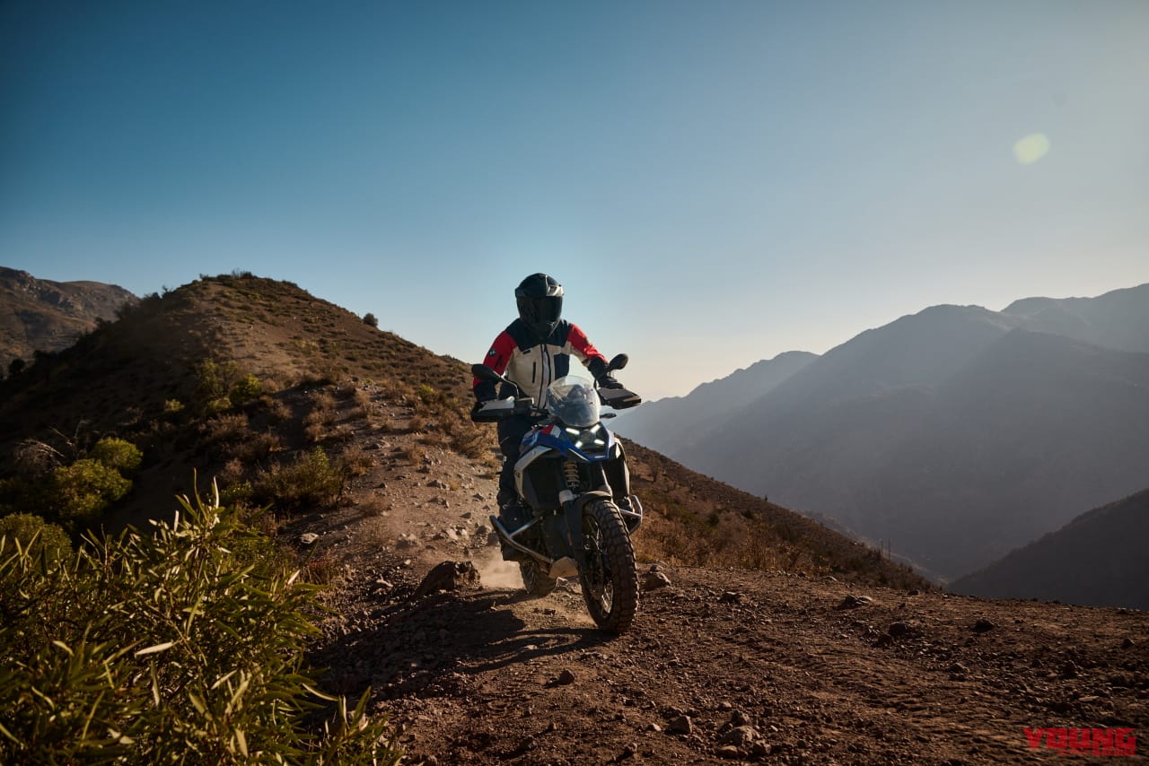 |BMW新型「R1300GS」登場! 145psの完全新作エンジンと12kgの軽量化、自動車高調整や追従クルコンを新装備