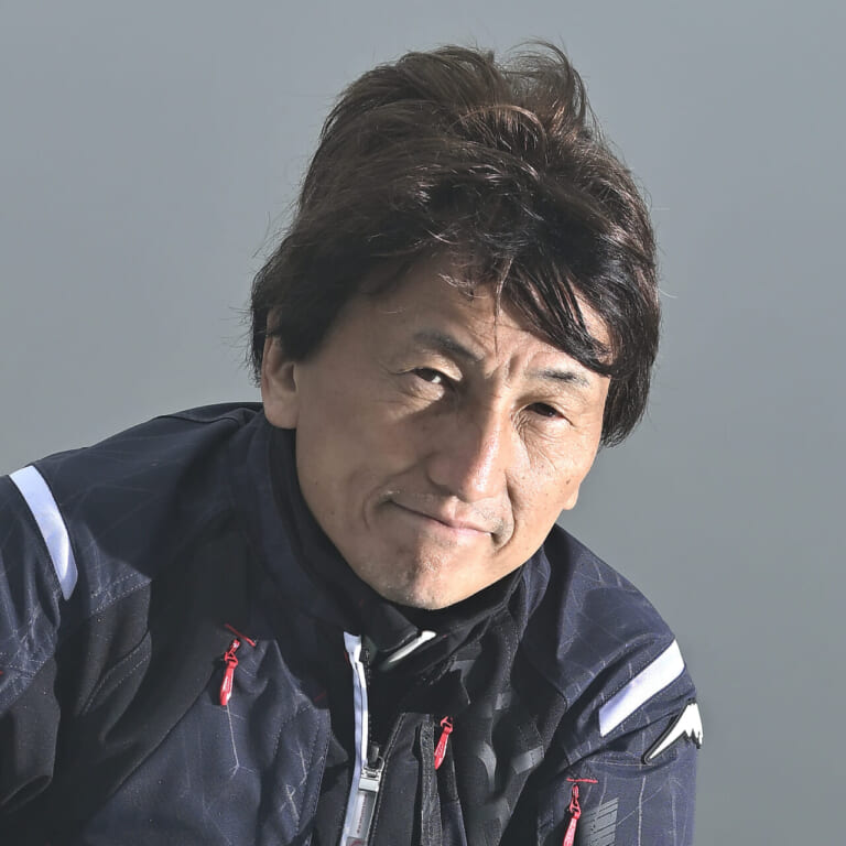 TESTER:丸山浩|カワサキ ニンジャZX-25R SE・’23 vs ’22モデル新旧徹底比較テスト【進化型4気筒250ccの実力やいかに?】