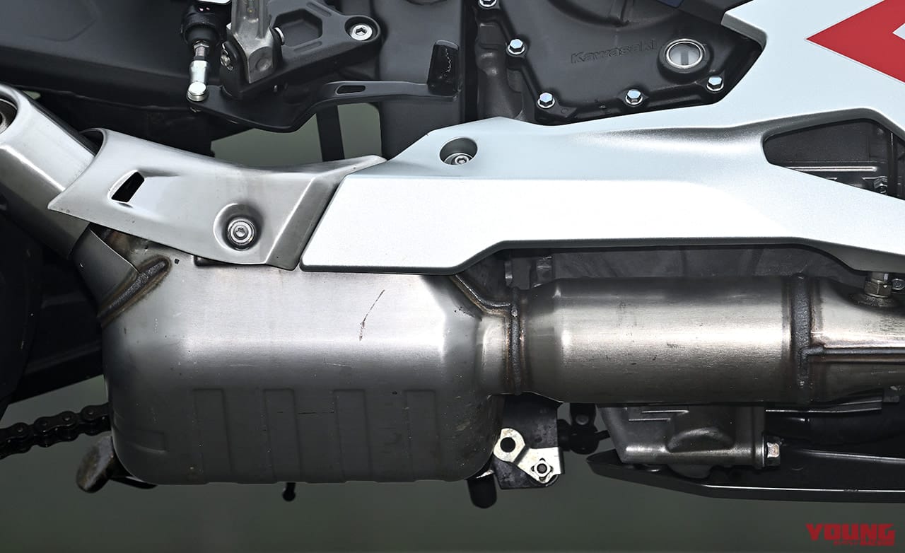 |カワサキ ニンジャZX-25R SE・’23 vs ’22モデル新旧徹底比較テスト【進化型4気筒250ccの実力やいかに?】