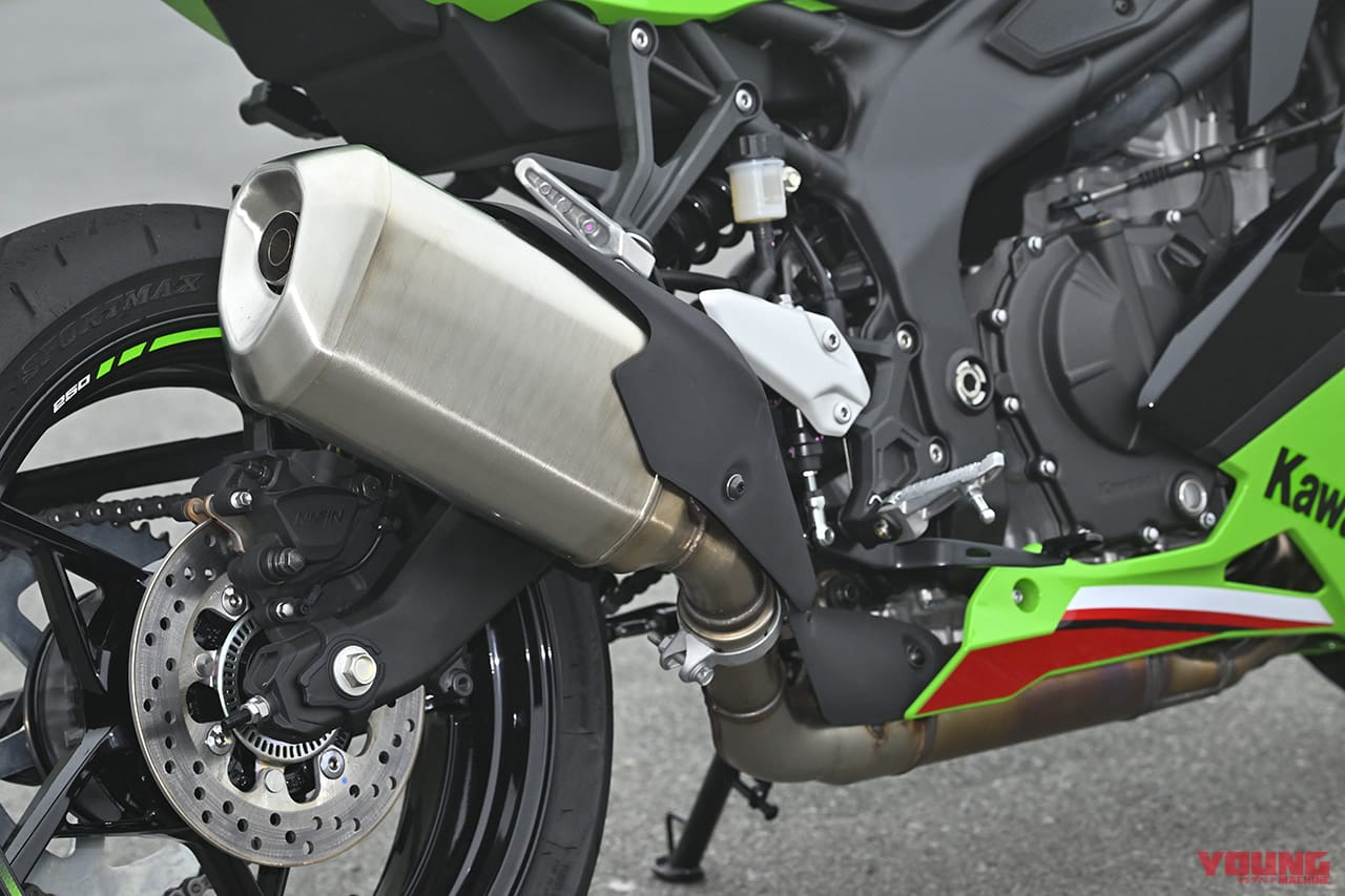 |カワサキ ニンジャZX-25R SE・’23 vs ’22モデル新旧徹底比較テスト【進化型4気筒250ccの実力やいかに?】