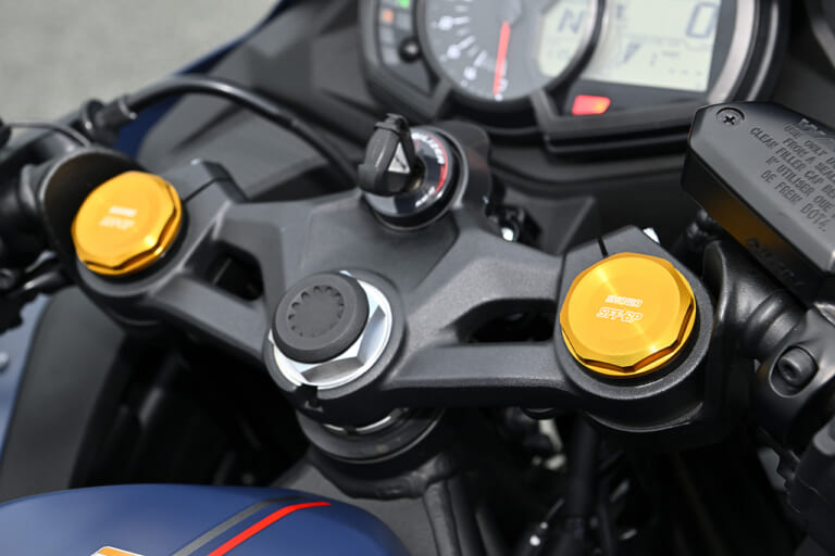 カワサキ ニンジャZX-25R SE|新旧比較テスト|SFF−BP倒立フォーク|カワサキ ニンジャZX-25R SE・’23 vs ’22モデル新旧徹底比較テスト【進化型4気筒250ccの実力やいかに?】