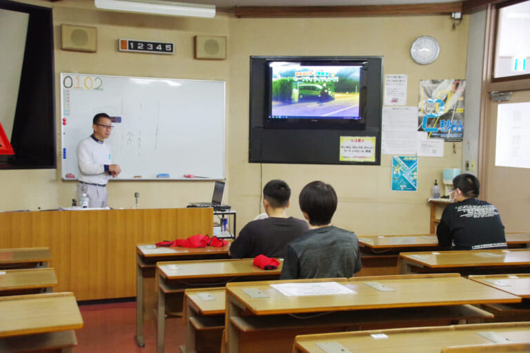 バイクがなくても受講できる座学“静的実技”とは?【埼玉県の高校生向け2輪交通安全講習】