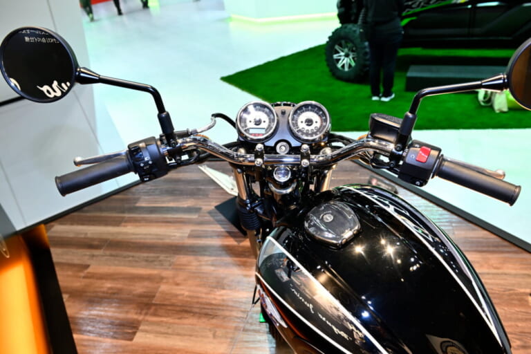 カワサキ MEGURO S1 ハンドルバー|エンジンはKLX230と同じようで別モノ!! カワサキ「メグロS1」「W230」のことをガッツリ聞いてきた!