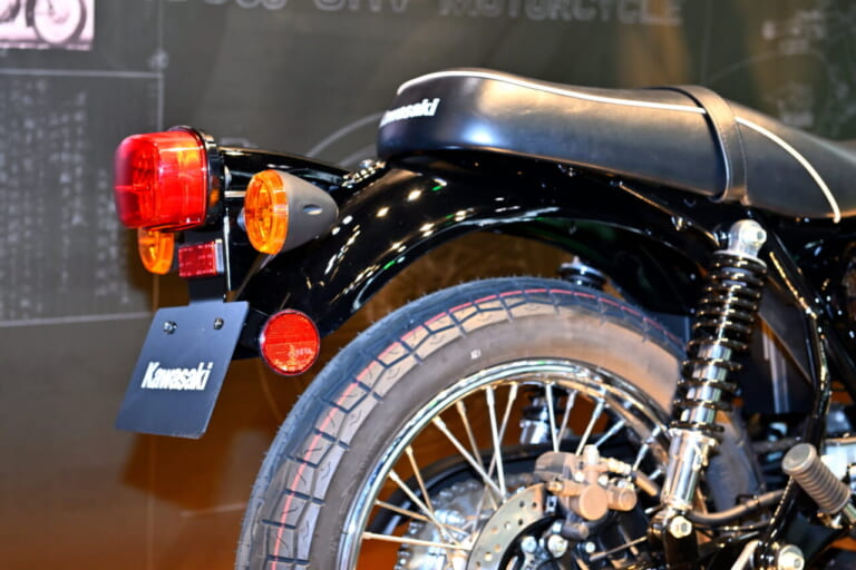 カワサキ MEGURO S1 テールランプ|エンジンはKLX230と同じようで別モノ!! カワサキ「メグロS1」「W230」のことをガッツリ聞いてきた!
