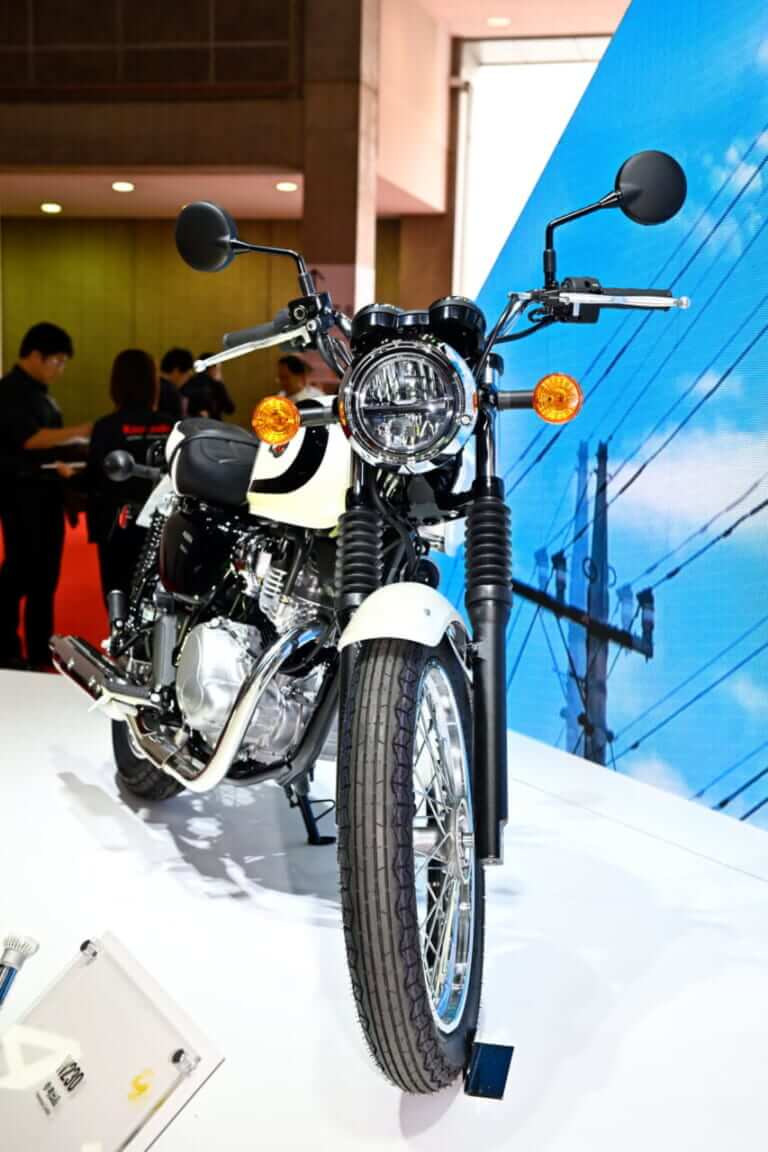カワサキ W230|エンジンはKLX230と同じようで別モノ!! カワサキ「メグロS1」「W230」のことをガッツリ聞いてきた!