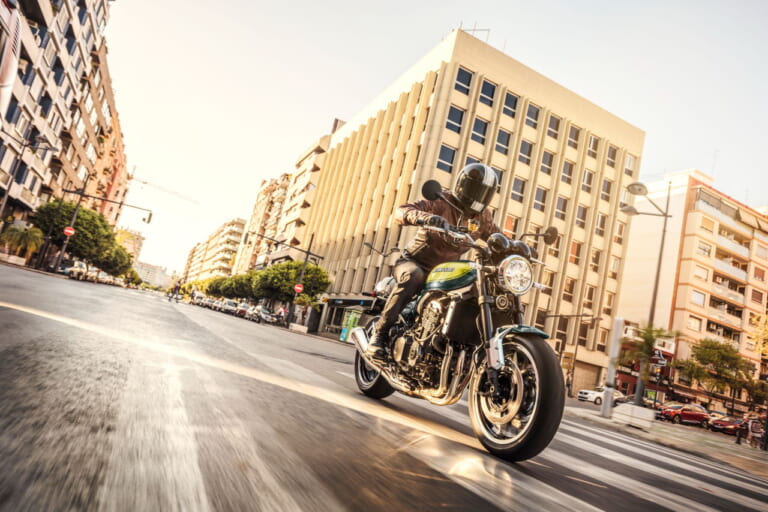 カワサキ|Z900RS イエローボールエディション|【JMS2023】カワサキはモーターサイクル用水素エンジンのほか充実の展示ラインナップ