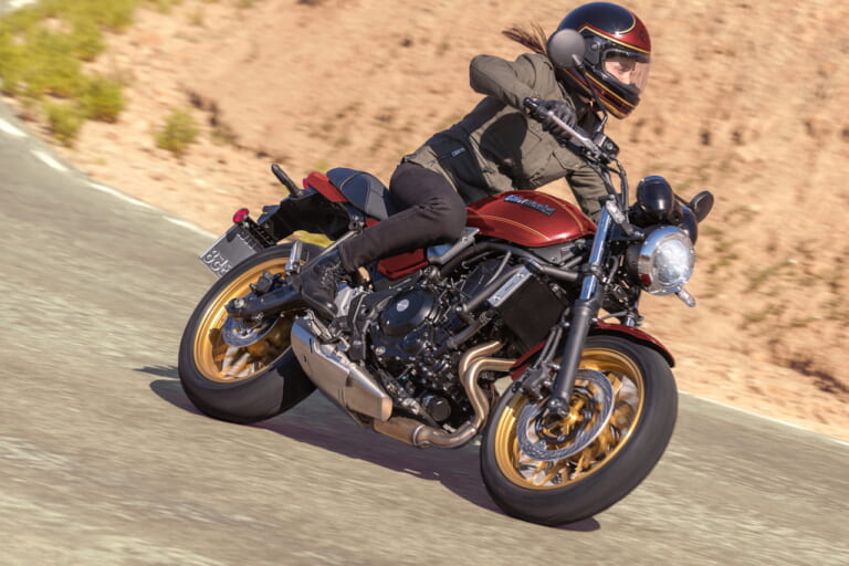 カワサキ|Z650RS|2024年モデル|カワサキ「Z650RS」2024年のニューカラー キャンディレッドとブラック×グレーが登場! トラコン新搭載で発売は11月1日