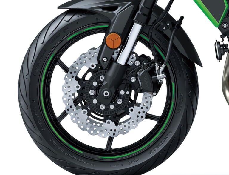 カワサキ|ヴェルシス650|2024年モデル|カワサキ新型「ヴェルシス650」が待望の発売決定! 可動ウインドシールドやトラコン、スマホ接続も装備するミドルツアラー